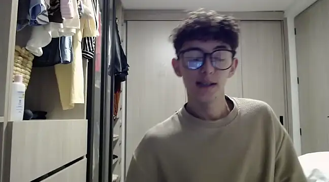 miketwink online show from March 20, 2025, 1:24 am