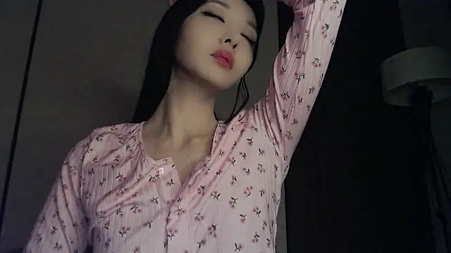 Fudzik0 online show from April 1, 2026, 3:52 am