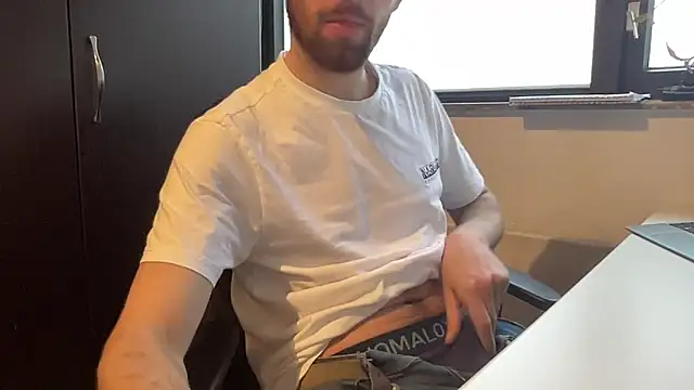 bullyboyy online show from February 27, 2025, 6:57 am