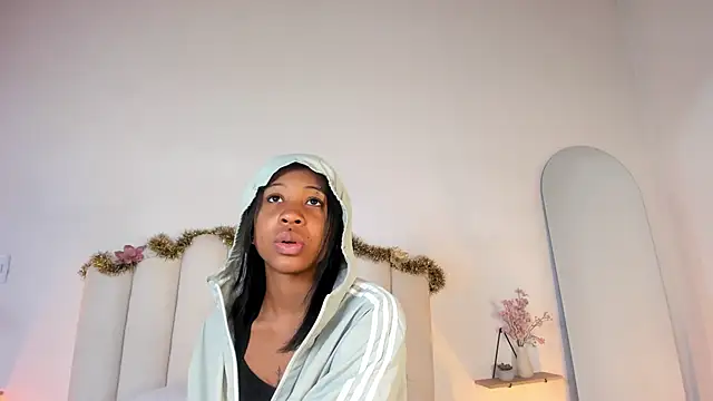 Zaira Rose  online show from December 17, 2025, 1:05 pm