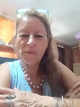 MaryLunna online show from March 9, 2025, 6:43 pm