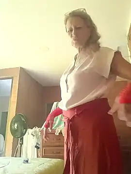 MaryLunna online show from February 11, 2025, 7:27 pm