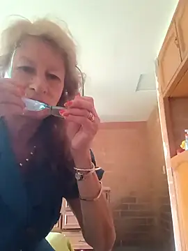 MaryLunna online show from March 10, 2025, 7:40 pm