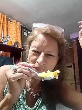 MaryLunna online show from February 19, 2025, 12:55 pm