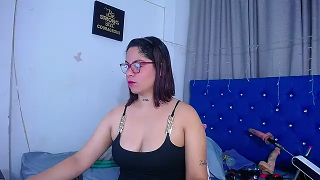 hornny cougar online show from November 28, 2025, 6:52 pm