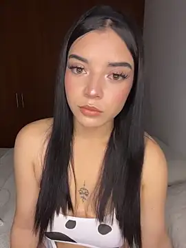 eileensophi online show from April 13, 2026, 1:31 am