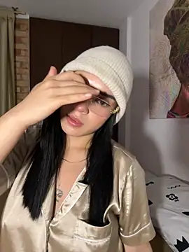 eileensophi online show from October 25, 2025, 6:01 am