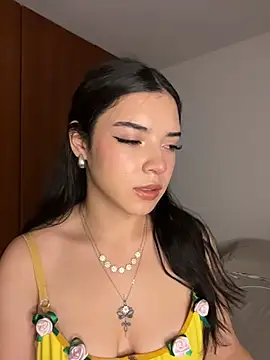 Snapshot of eileensophi chatting on May 9, 2026, 2:15 am eileensophi online show from May 9, 2026, 2:15 am
