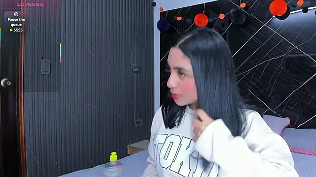 Estefy gomez09 online show from November 13, 2025, 3:43 am