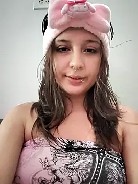 Snapshot of Maiden-Hot chatting on June 24, 2026, 10:51 pm Maiden-Hot online show from June 24, 2026, 10:51 pm
