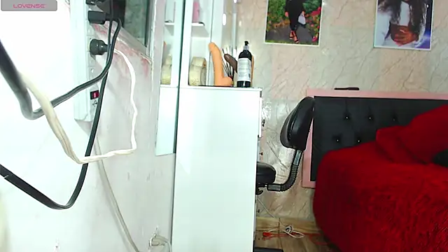 k stormi  online show from April 17, 2026, 2:14 am