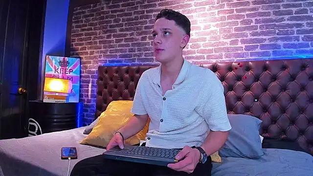 Thomas May4rs online show from February 15, 2025, 4:03 am