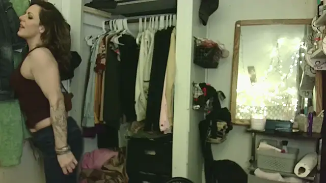 Snapshot of RhyleeRaine chatting on March 9, 2025, 12:31 am RhyleeRaine online show from March 9, 2025, 12:31 am