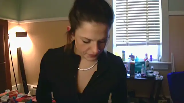 Snapshot of RhyleeRaine chatting on February 3, 2025, 4:20 pm RhyleeRaine online show from February 3, 2025, 4:20 pm