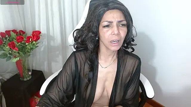 Lunasquirt1985 online show from April 15, 2026, 1:37 pm