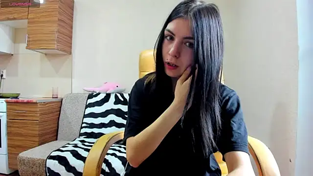 Snapshot of ErlinaBuoy chatting on July 16, 2026, 7:27 am ErlinaBuoy online show from July 16, 2026, 7:27 am