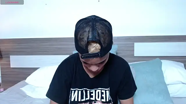 Snapshot of Liiamthompson chatting on February 13, 2026, 10:54 pm Liiamthompson online show from February 13, 2026, 10:54 pm