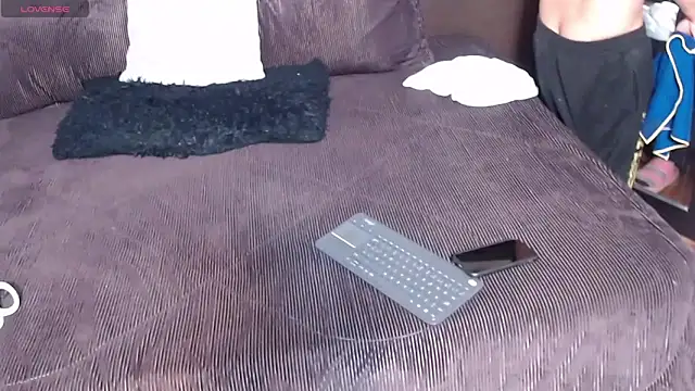 Liiamthompson online show from April 15, 2026, 9:26 am