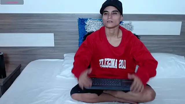 Liiamthompson online show from November 6, 2025, 11:03 am