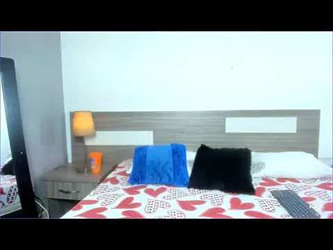 Liiamthompson online show from November 1, 2025, 7:52 pm