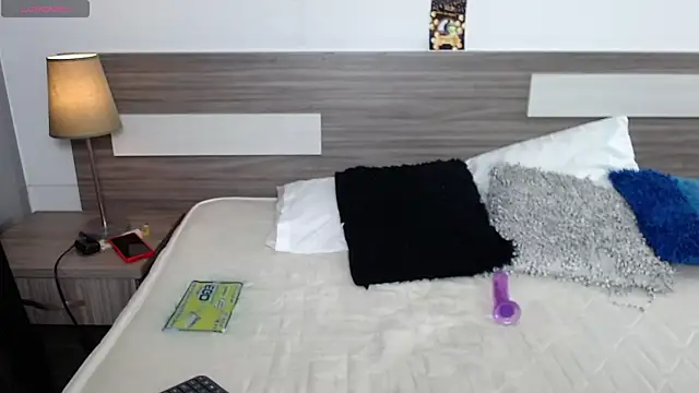 Liiamthompson online show from November 12, 2025, 6:56 pm