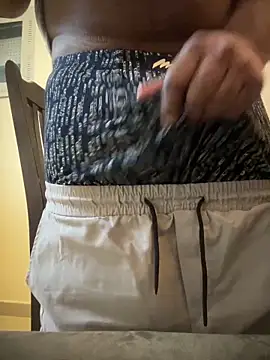 Snapshot of SoloChill chatting on February 1, 2026, 10:41 pm SoloChill online show from February 1, 2026, 10:41 pm