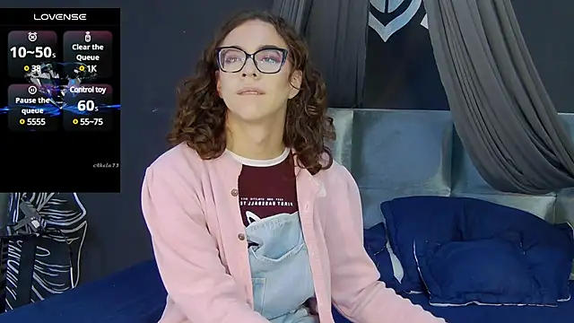 AuroraStartrainn online show from March 20, 2025, 12:43 pm