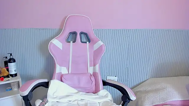 yeikafoxy online show from February 20, 2026, 11:23 am