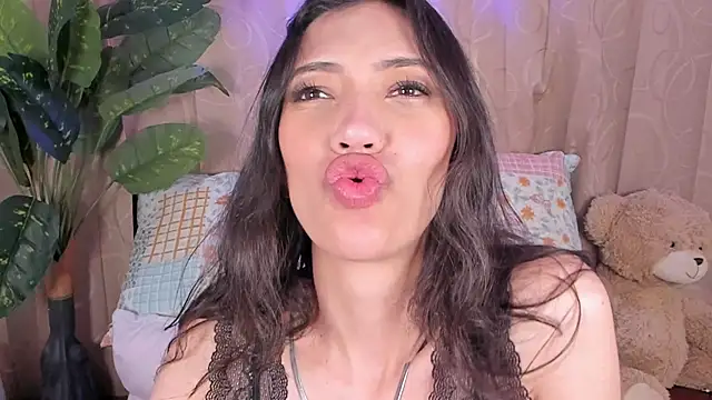 Miss veronicaa2 online show from July 6, 2026, 1:18 pm
