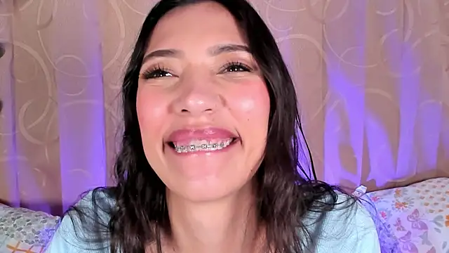 Miss veronicaa2 online show from June 17, 2026, 1:21 pm