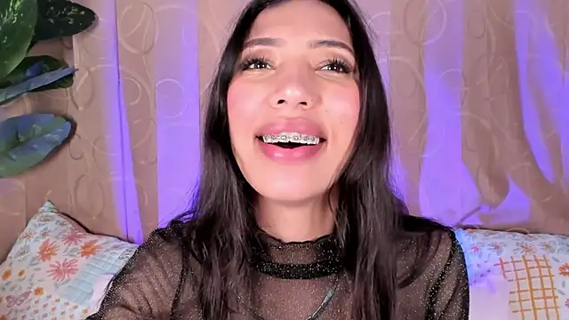Miss veronicaa2 online show from June 24, 2026, 1:10 pm