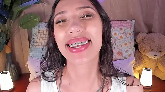 Miss veronicaa2 online show from July 14, 2026, 1:17 pm