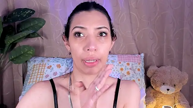 Miss veronicaa2 online show from July 21, 2026, 1:12 pm