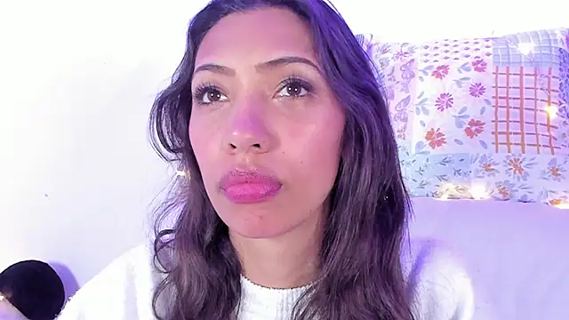 Miss veronicaa2 online show from February 28, 2025, 2:20 pm