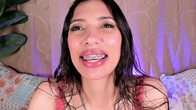 Miss veronicaa2 online show from June 18, 2026, 1:16 pm