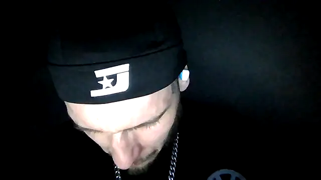 cruz815 online show from April 8, 2026, 9:11 am