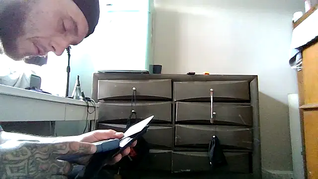 cruz815 online show from April 13, 2026, 12:42 pm