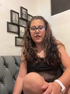 MirandaLatinaLovely online show from November 24, 2025, 4:45 am