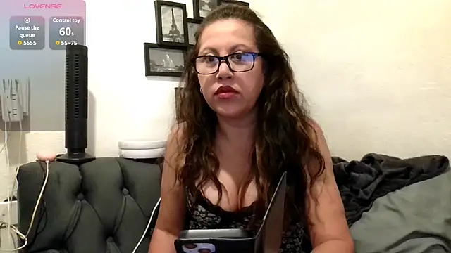 MirandaLatinaLovely online show from March 28, 2026, 6:42 pm