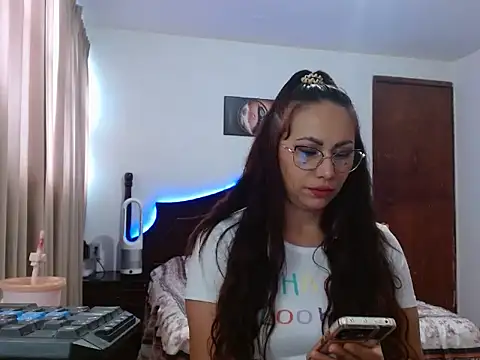 AloLovely  online show from April 24, 2026, 7:27 pm