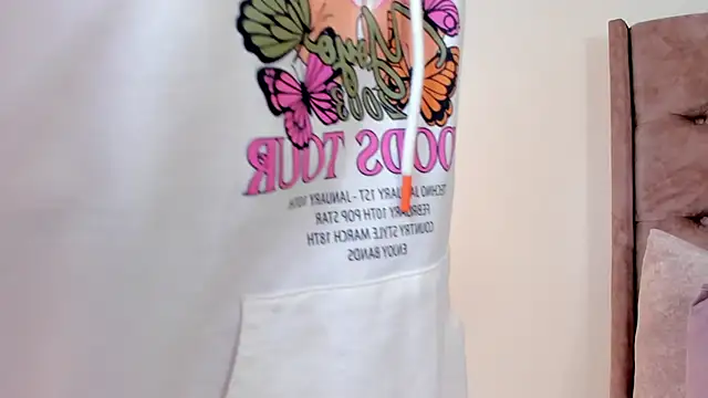 eva roseee online show from November 13, 2025, 9:08 pm