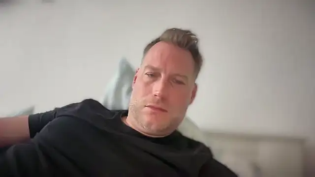 Snapshot of Christian87xxx chatting on July 9, 2026, 7:31 am Christian87xxx online show from July 9, 2026, 7:31 am