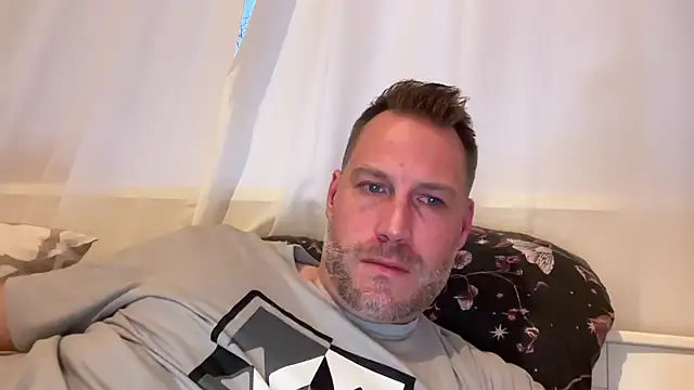 Christian87xxx online show from November 8, 2025, 3:48 pm