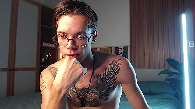 Snapshot of William_Henry_ chatting on March 31, 2026, 12:40 pm William Henry online show from March 31, 2026, 12:40 pm
