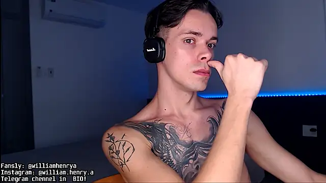 Snapshot of William_Henry_ chatting on October 31, 2025, 6:21 am William Henry online show from October 31, 2025, 6:21 am