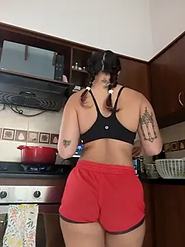 Snapshot of RenEnvy chatting on February 26, 2026, 5:35 pm RenEnvy online show from February 26, 2026, 5:35 pm