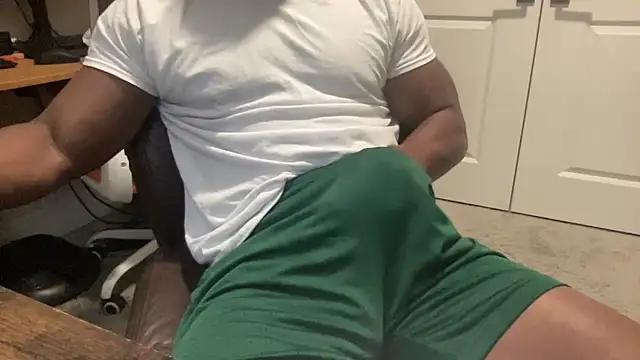 Snapshot of BodyandBBC chatting on November 16, 2025, 9:19 pm BodyandBBC online show from November 16, 2025, 9:19 pm