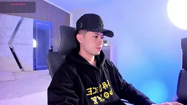 marcuscollins1  online show from December 16, 2025, 12:31 pm