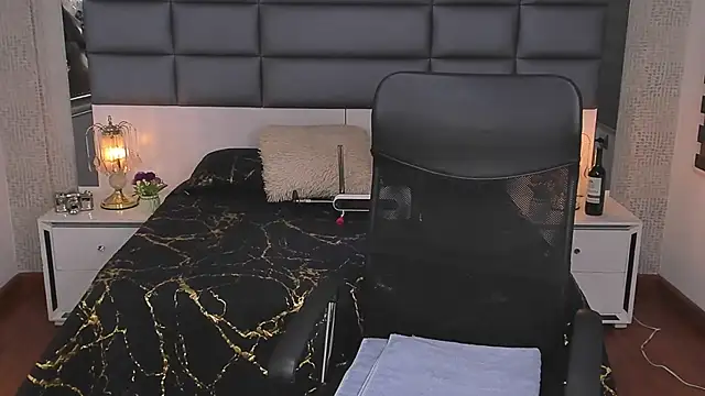 Snapshot of Nohemi_louse chatting on January 14, 2026, 7:06 pm Nohemi louse online show from January 14, 2026, 7:06 pm