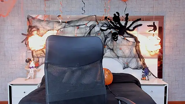 Snapshot of Nohemi_louse chatting on October 31, 2025, 7:10 pm Nohemi louse online show from October 31, 2025, 7:10 pm